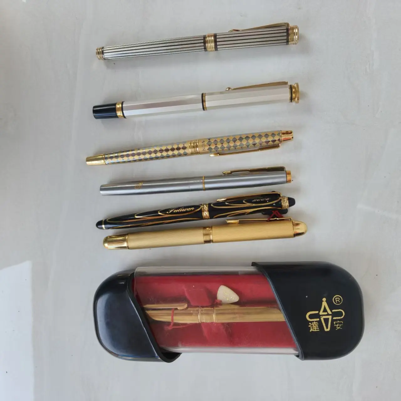 

8pens Old Stock Fountain Pens