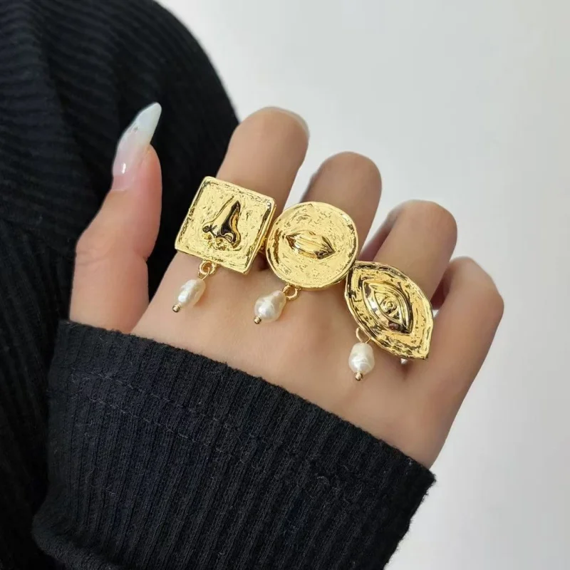 

Retro European And American Metal Ring for Women Luxury Open Design Gold Finger Ring Daily Accessory for Eyes Nose Mouth