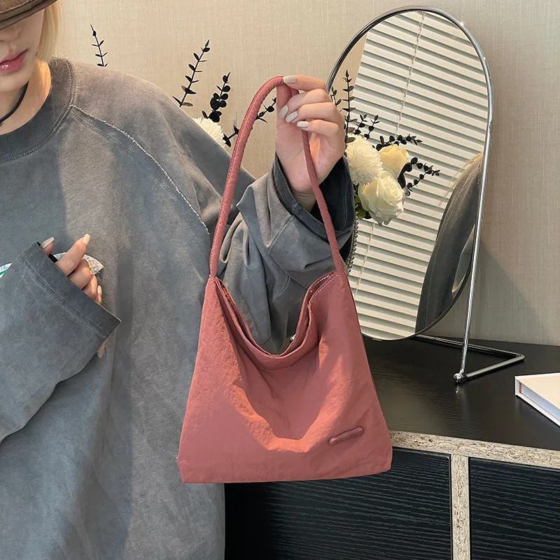 Bolso Hobo de Nylon Rosa Empolvado para Mujer, Bolso de Hombro Suave y Holgado, Bolso Tote Casual Ligero con Asa Superior para Uso Diario