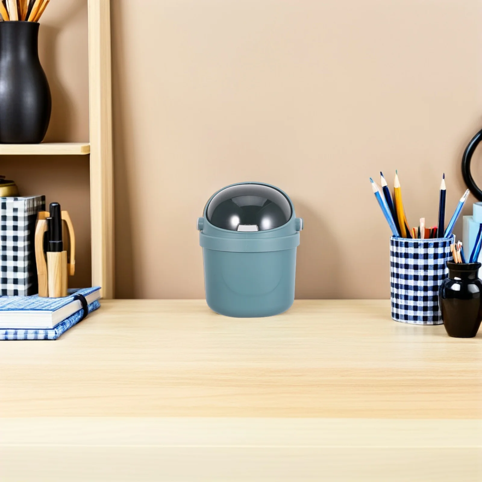 سلة مهملات سطح المكتب الصغيرة 8.25X5.50X5.50 "صندوق قمامة بلاستيكي كرتوني لطيف مع غطاء سلة مهملات محمولة على سطح الطاولة للمكتب #3