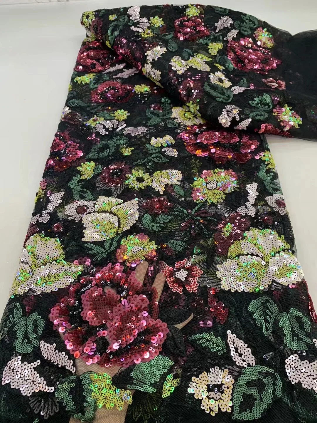 Tessuto di pizzo netto con paillettes di lusso nigeriano 2025 Tessuto di pizzo africano di tulle di alta qualità francese per le donne Abito per party di matrimonio cucito