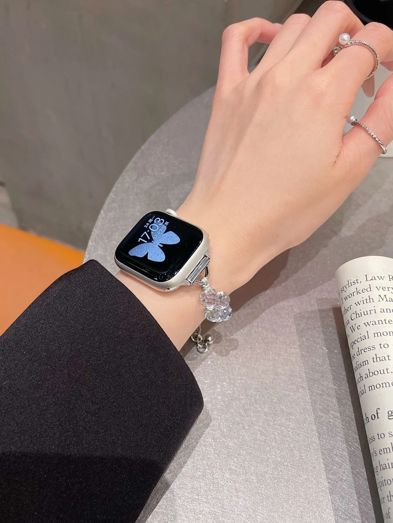 ファッションビーズメタルリンク透明ストラップ Apple Watch バンド女性のための 38 ミリメートル 40 ミリメートル 41 ミリメートル 42 ミリメートル 44 ミリメートル 45 ミリメートル 46 ミリメートル 49 ミリメートル