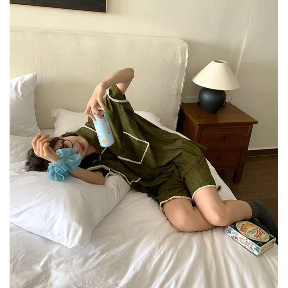 طقم بيجامات مخططة باللون الأخضر للفتيات على طراز هاراجوكو الياباني Y2K ملابس منزلية فضفاضة صيفية أمريكية يمكن ارتداؤها في الخارج