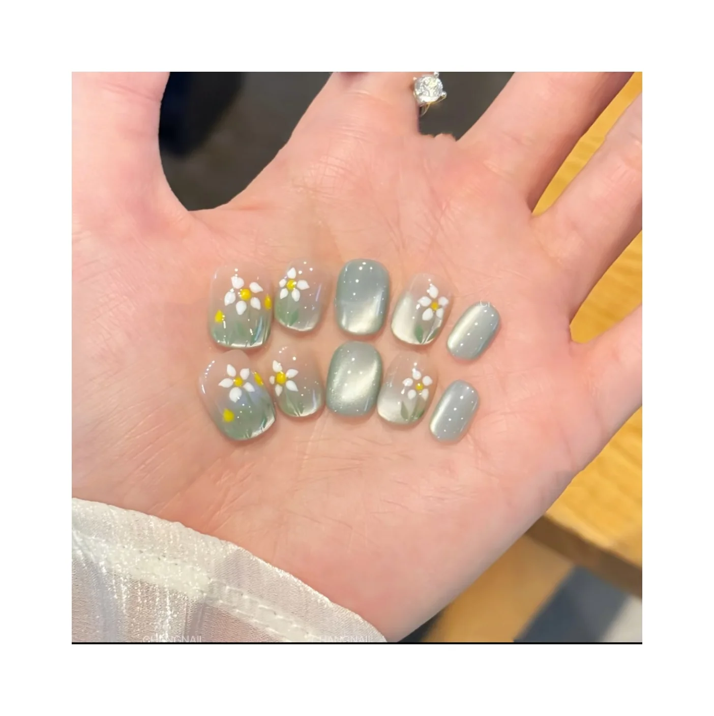 10枚入り ハンドメイド 光沢 プレスオンネイル - ショートバレエシェイプ グリーンキャッツアイ 花柄デザイン 再利用可能 フェイクネイル 女性と女の子向け