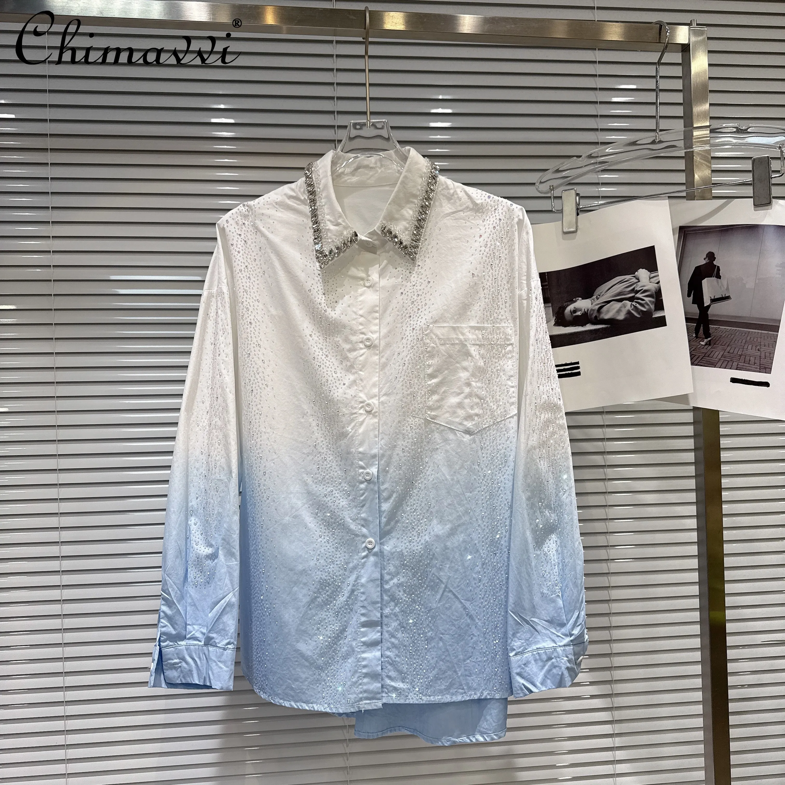 

Женская блузка-рубашка свободного кроя с воротником-поло, длинным рукавом, градиентным цветом и стразами, весна 2026, французский элегантный стиль, тяжелая отделка