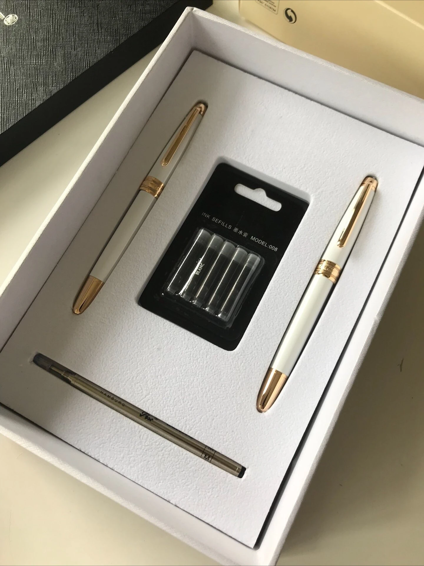 

Luxury Fountain Pen Set Gift Smooth Writing, Stylish and Simple Design Business Office for Family, Friends, and Superiors