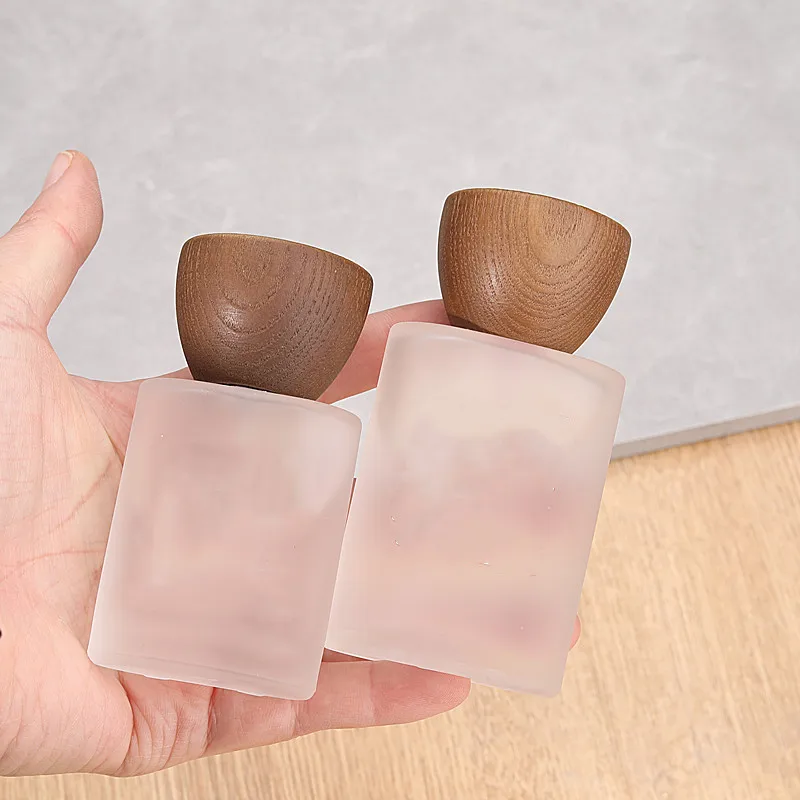 10pcs 30/50ml Empty Flat Frosted Glass Perfume Bottle Screw Wood Lid Spray Bottle Empty Perfume Toner Atomizer Cosmetic Bottles