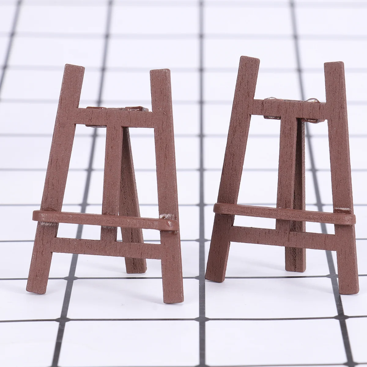 

2 Pcs Artificial Decors House Supplies Mini Wooden Easel Miniature Figurines Christmas Small Decorative Ornament Bamboo