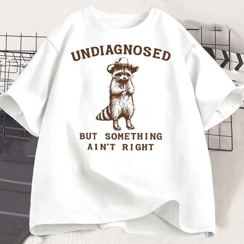 

Cute and retro little raccoon letter printed pattern women's T-shirt fashion trend short sleeved round neck women's T-shirt