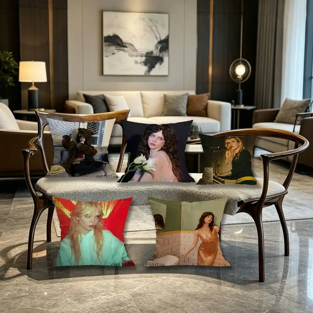Sophie Thatcher Pillow Case Living Room Sofa Cushion Cover Suitable For Home Bedroom Room Decoration