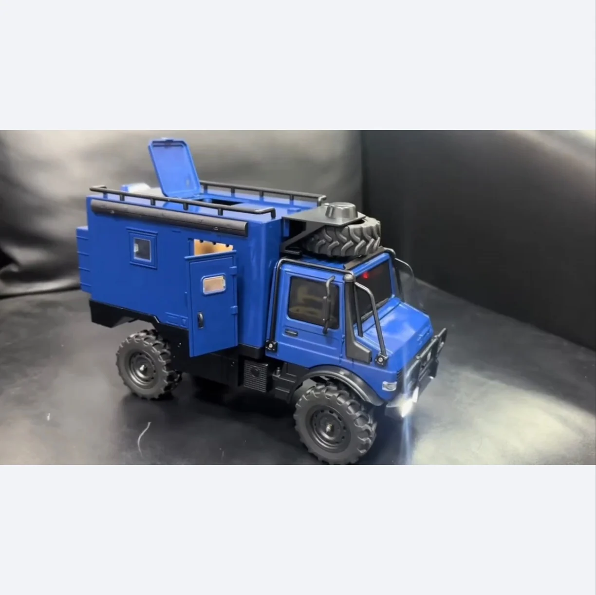 MN333 1/18 ユニモグ U4000 4WD フルプロポーション オフロード クライミング RCカー 合金フロントエンド付き - クリスマスギフト