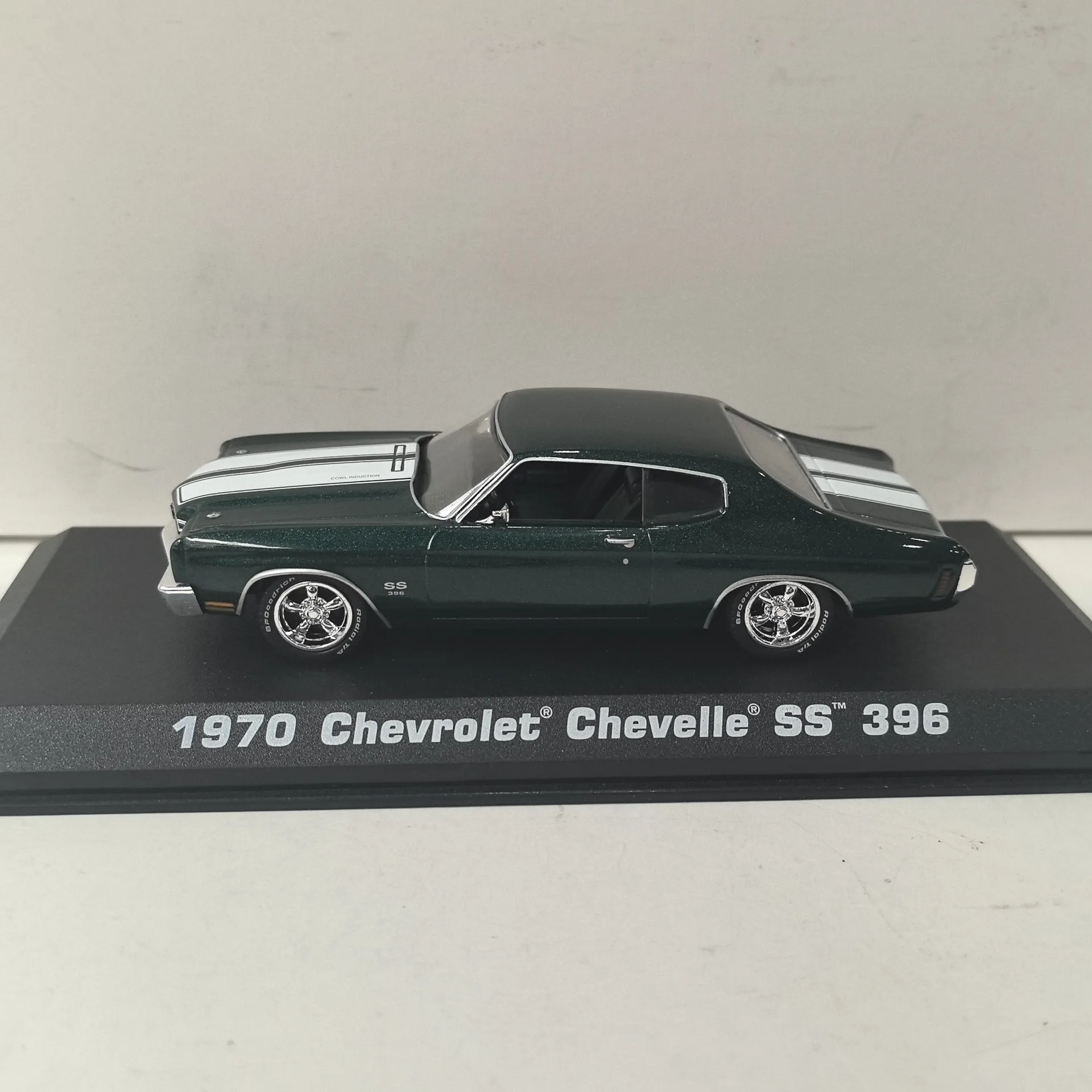 Diecast verde 1/43 escala Chevrolet Chevelle Ss 396 Chevrolet coche en miniatura de aleación juguete coleccionable regalo recuerdo adorno de exhibición