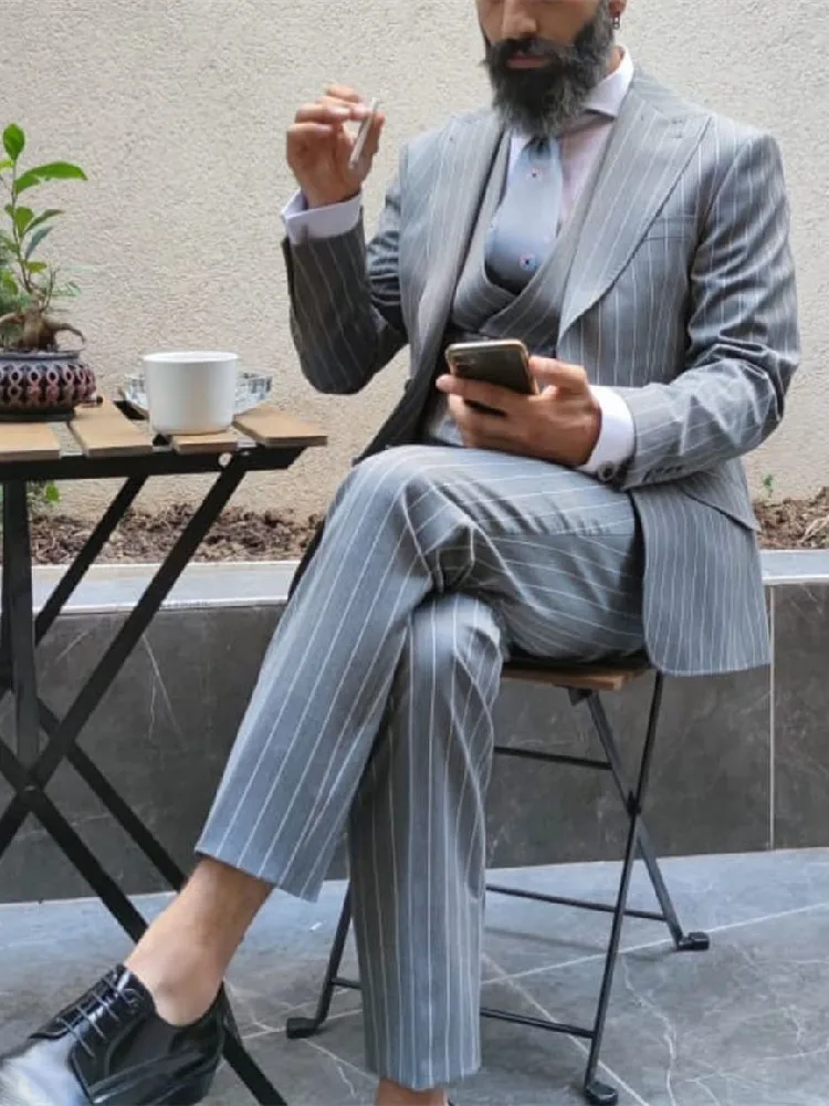 

Gray Pinstripes Men's Suits Tailor-Made 3 Pieces Blazer Ves Pants Single Breasted Business Slim Wedding Groom Tailored Plus Size