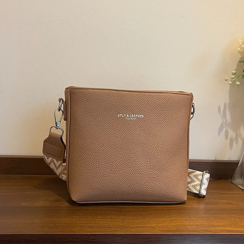 

PU Fashion Shell Bag Niche Design High Sense Versatile Messenger Bag Commuter Women Bag