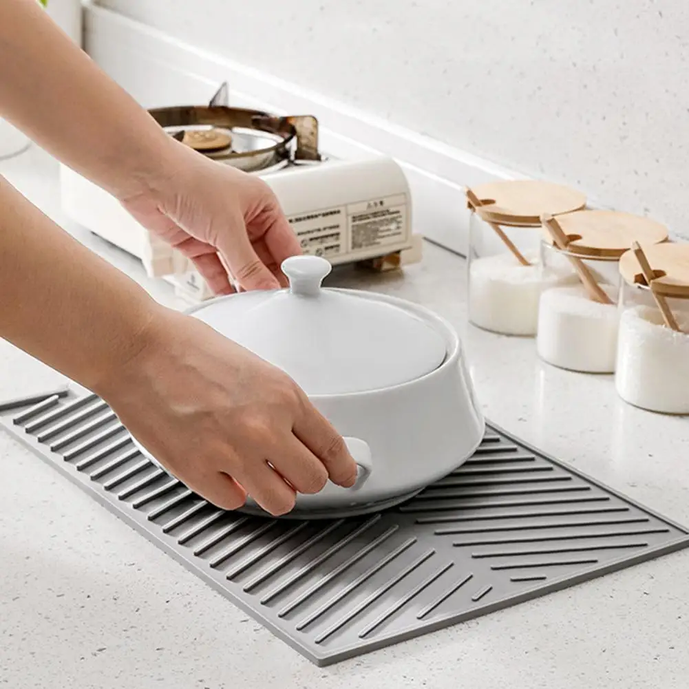 ملحقات حوض المطبخ حصيرة تصريف سيليكون غير قابلة للانزلاق لطاولة المطبخ مع وسادة تجفيف مقاومة للحرارة مدمجة للحوض