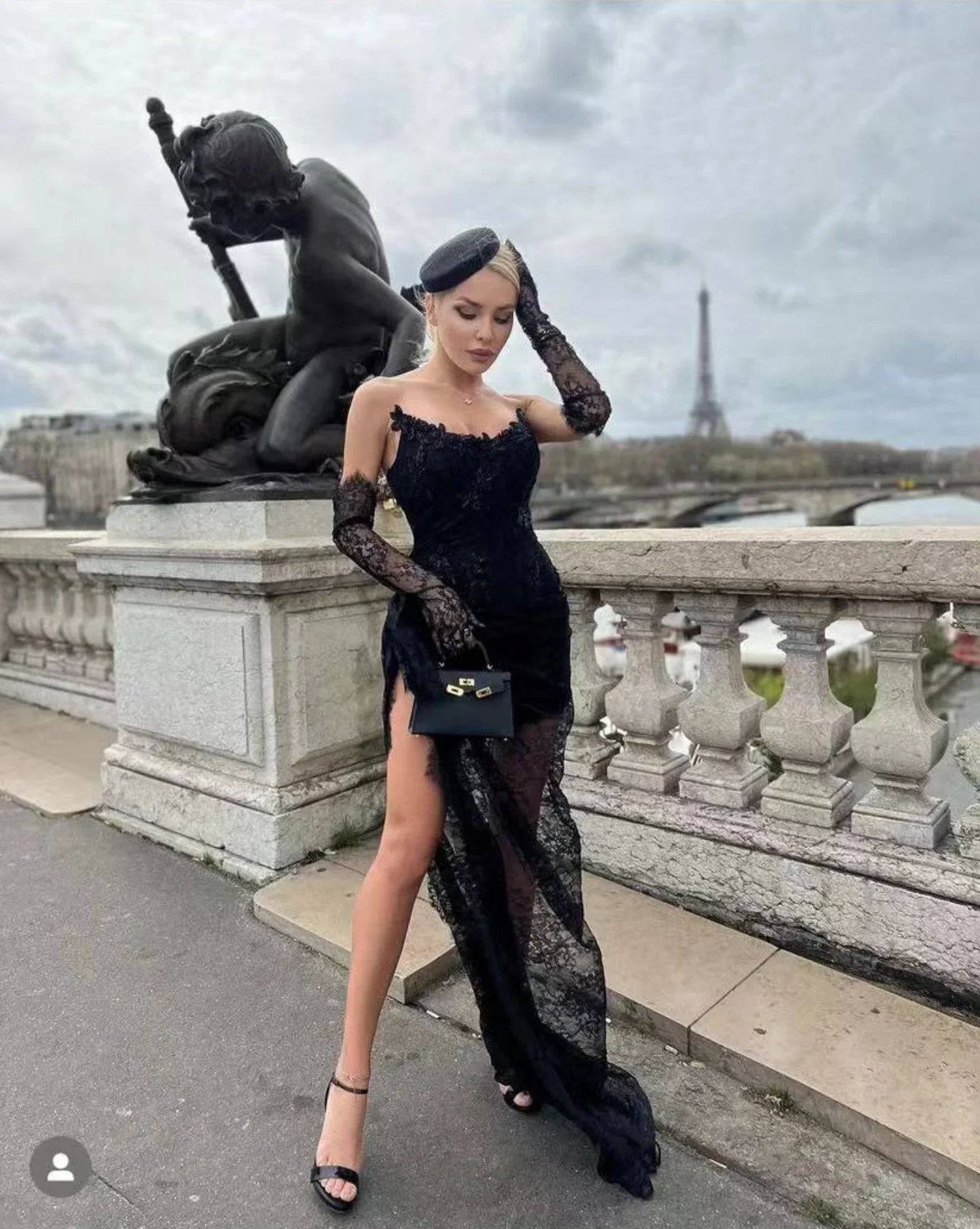 Stunning Black See Thru Lace Long Prom Dresses Sexy Asymmetrical Women Maxi Dresses With Appliques Without Gloves