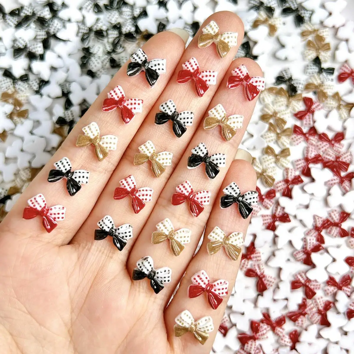 30PCS Kawaii Mini Polka Dot Bow Nail Charms Minimalistische Kleurrijke Lichtgevende Hars Nail Art Accessoires voor DIY Haarspeld Nagels onderdelen