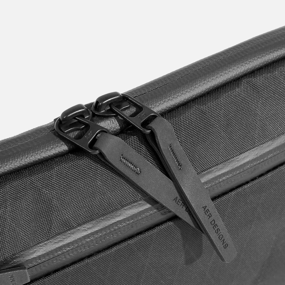 

Aer Slim Pouch 2 X-Pac Waterproof Multi-Function Portable Carryall Shoulder Bag for Men