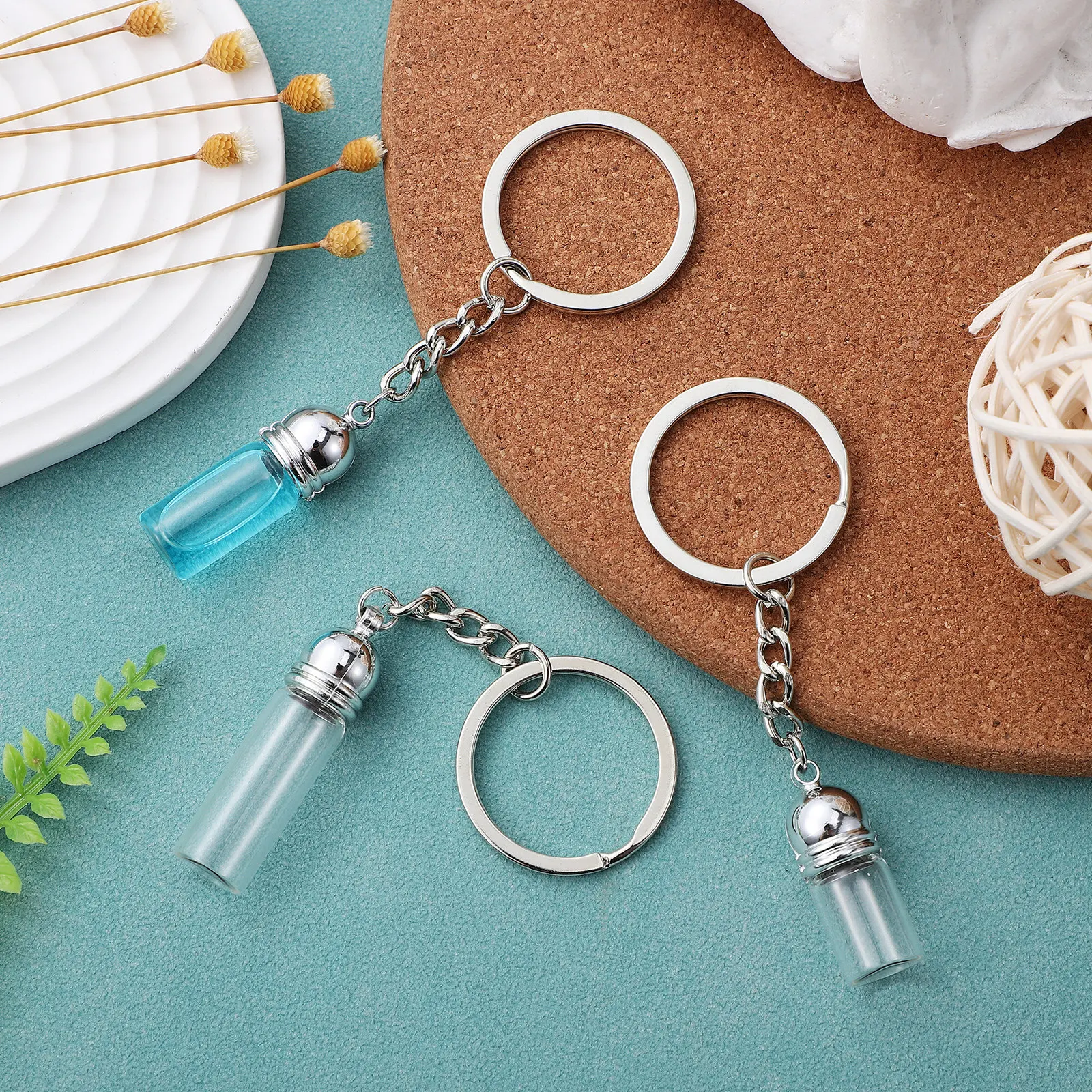 

3Pcs Portable Perfume Travel Refill Bottle Keychain Glass Mini Essential Oil Bottle Compact Aromatherapy Pendant for Outdoor Use