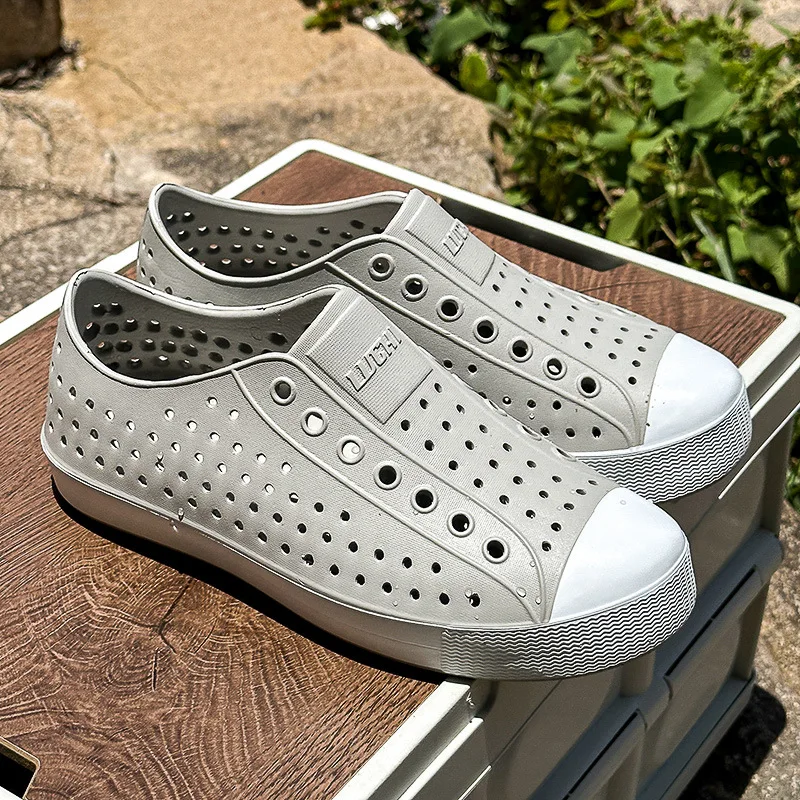 Men Summer New Clogs Closed Toe Sandals Water Beach Hollow Shoes Slides for Woman Casual Lightweight Durable Outdoor Daily Wear
