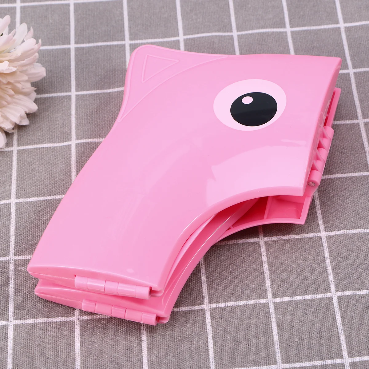 Składane, lekkie i przenośne nakładki na sedes do użytku w podróży, w domu, zimowe, dla dzieci, z motywem małych oczek, różowe.