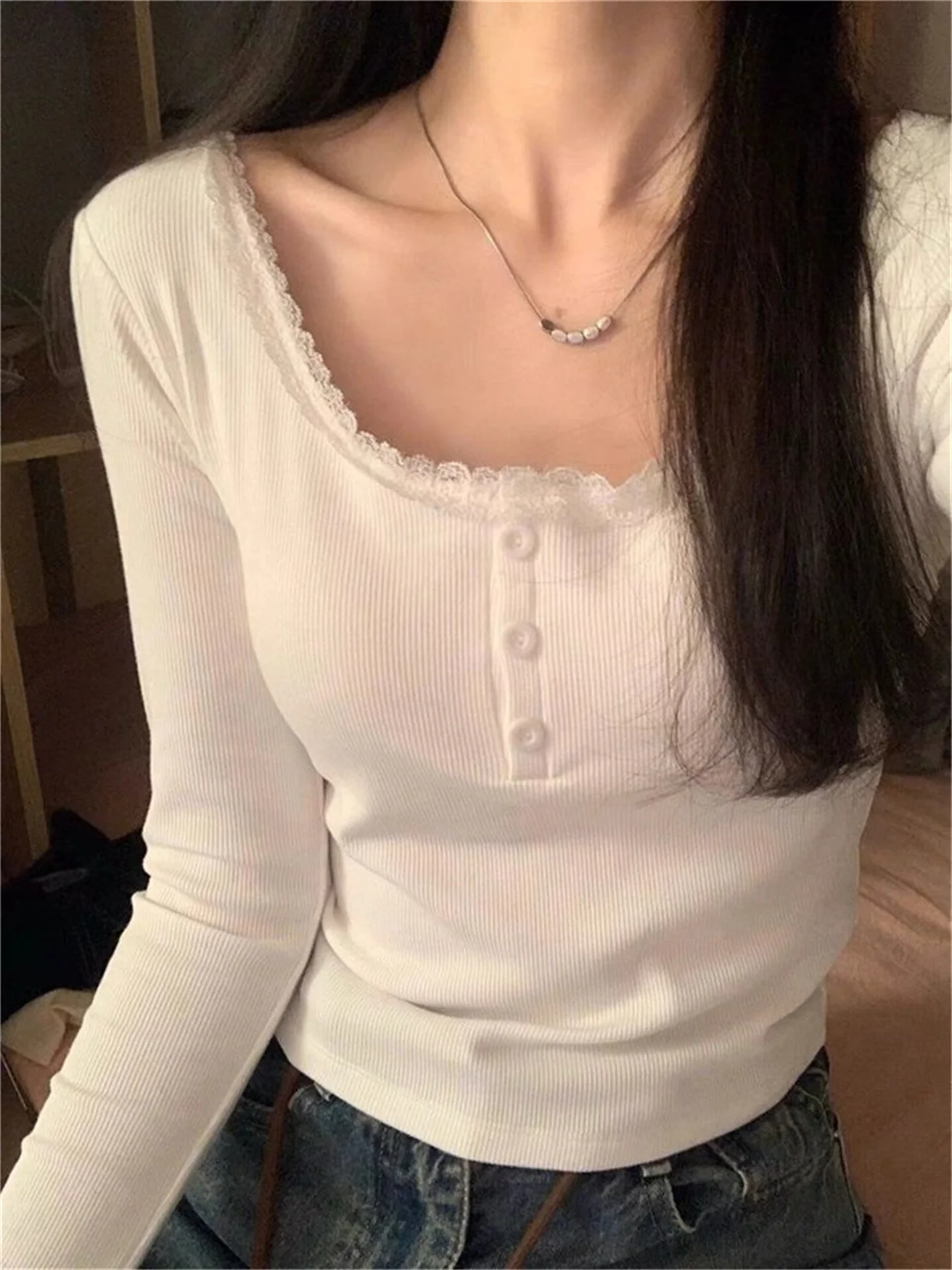 2026 New Pure Desire Lace Long Sleeve T-Shirt Women's Base Shirt Inner Wear Slim Fit Short Top Korean Style U-Neck Button Detail