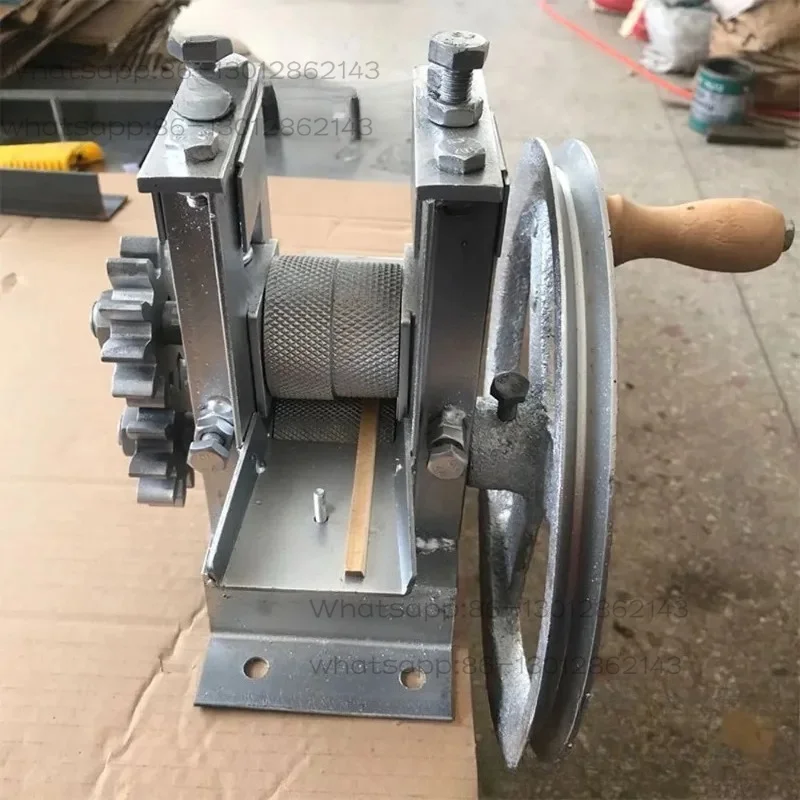 Bambusstreifenschneider Schichtmaschine Kleine Bambusstreifentrennmaschine Manuelle Streifenbrechmaschine