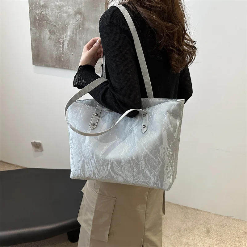 

2024 New Fashionable Large Capacity Multi Functional Solid Color Simple Single Shoulder Underarm Commuter Women's Bag