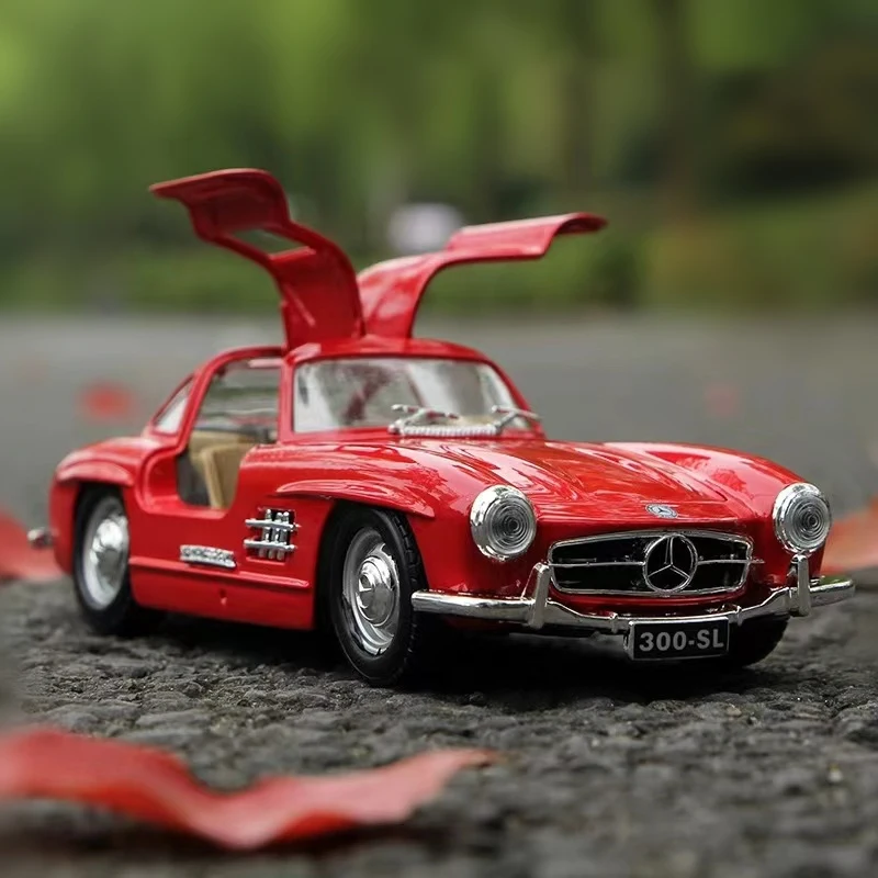 1:24 Benzs 300SL Alloy Car Model Diecast Metal Classic Vehicle Car Model Simulation Sound and Light Collection Children Toy Gift