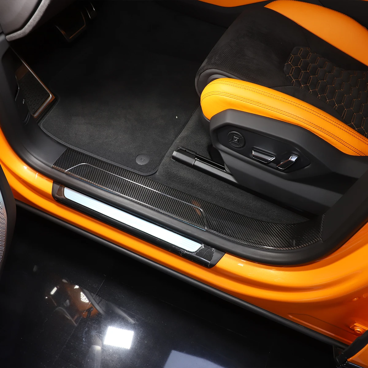 

4x Real Carbon Fiber Inside and Outside Welcome Door Sill Decorative Strips Suitable for Lamborghini URUS/URUS SE 2018-2023