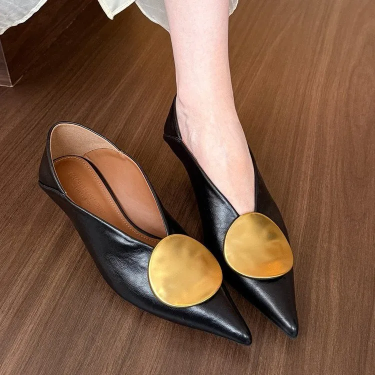 Women's New Low-cut Shoes Spring and Autumn Fashion Metal Decorative Comfortable Lightweight Wear-resistant Casual Shoes.