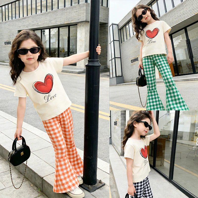 

Summer girls' fashion outfit2026Heart-print plaid bell-bottom pants and children's short-sleeve shirtTTwo-piece trendy set