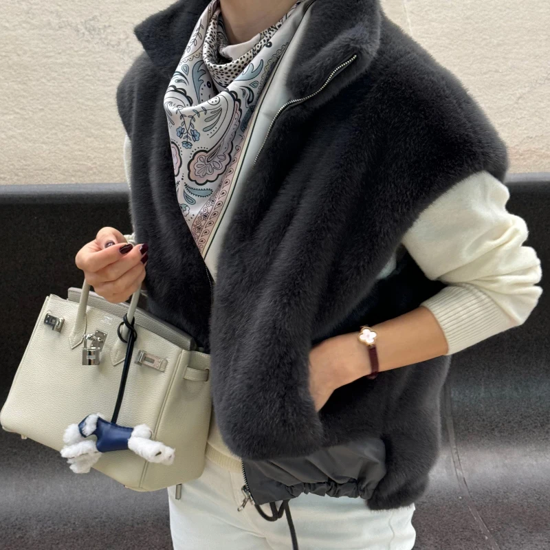 高級感のあるゆったりとした大きいサイズのおしゃれなミンク風コシテフェイクファーベスト、環境に優しい秋冬レディースジャケット、ストレートカット