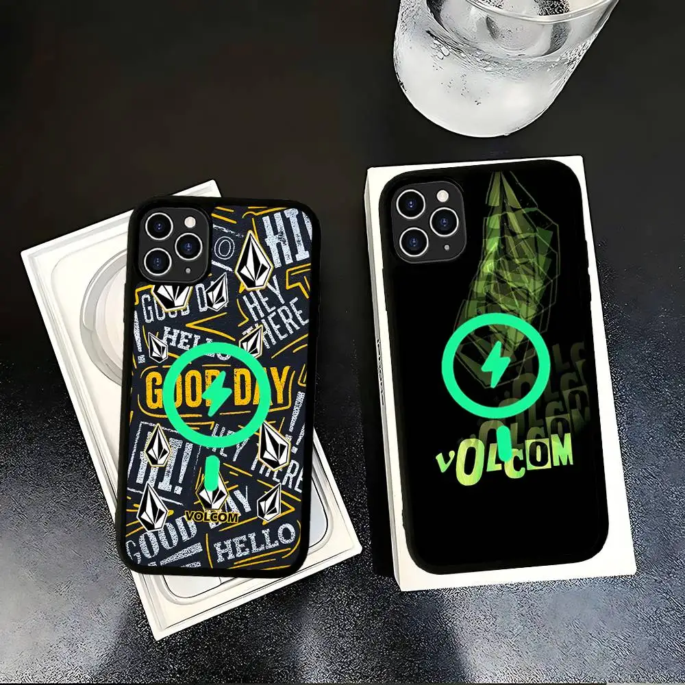 Модный молодежный чехол V-volcom для iPhone 17 16 15 14 13 12 11 Plus Pro Max с магнитной фиксацией MagSafe, из PC+TPU