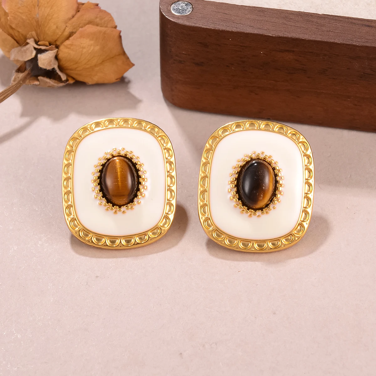 أقراط عين النمر المطلية بالذهب عيار 18 قيراط للنساء - مجوهرات مربعة أنيقة من المينا البيضاء والحجر الطبيعي #4