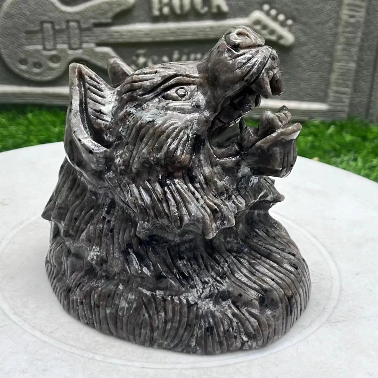 Skull Statue Natural wolf's head  Crystal Carved Reiki Healing Stone Figurine Crafts Home Decoration Halloween Gift