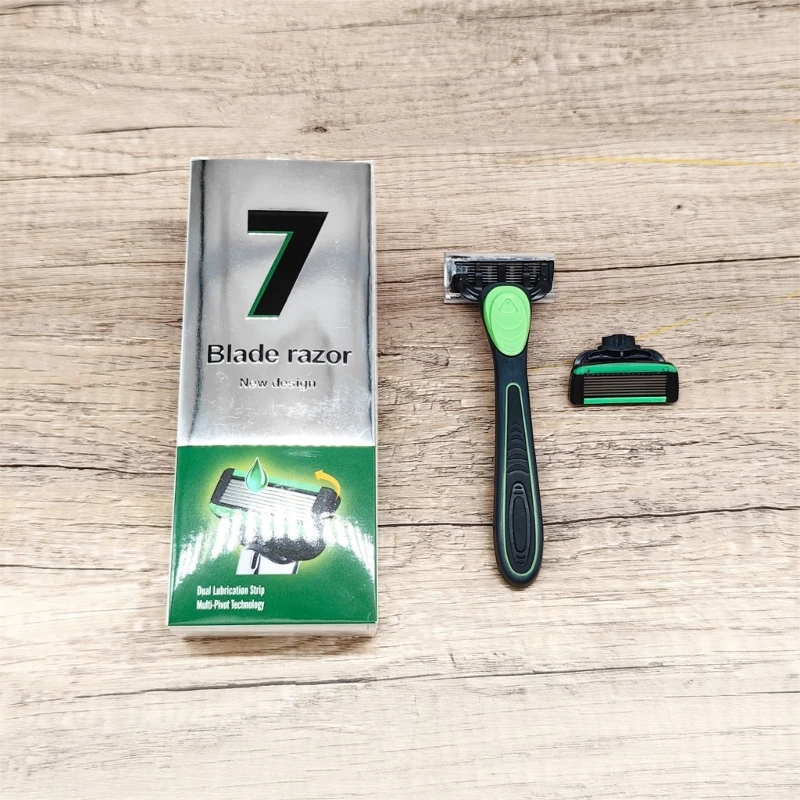 7겹 헤드 세트와 고무 손잡이로 면도 루틴을 업그레이드하세요.