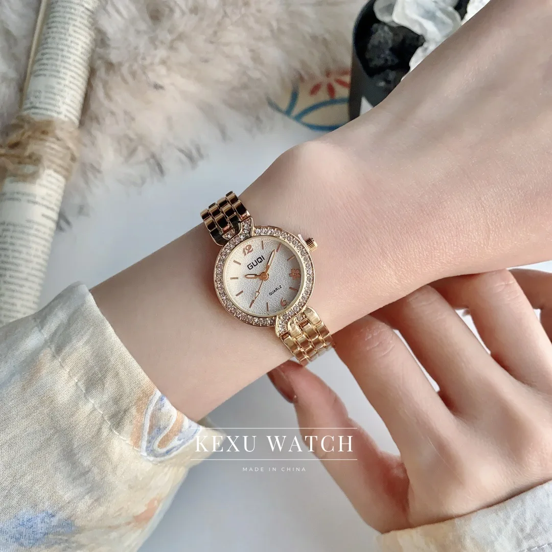 

Оптовые часы GUQI: Элегантные женские кварцевые часы с круглым циферблатом, золотистые