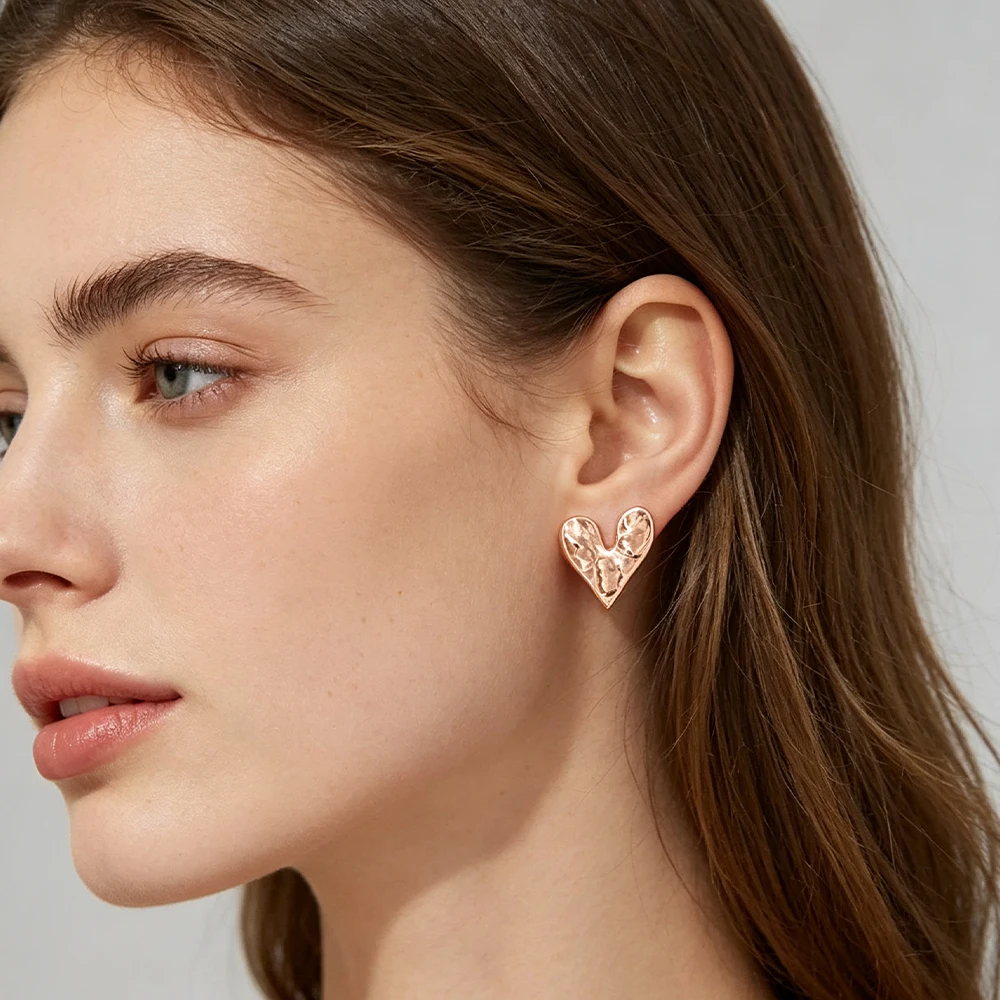 European and American Style Irregular Hammered Heart-Shaped Earrings for Women, French Retro Versatile Earrings, Everyday Elegant Earrings for Work and Daily Wear