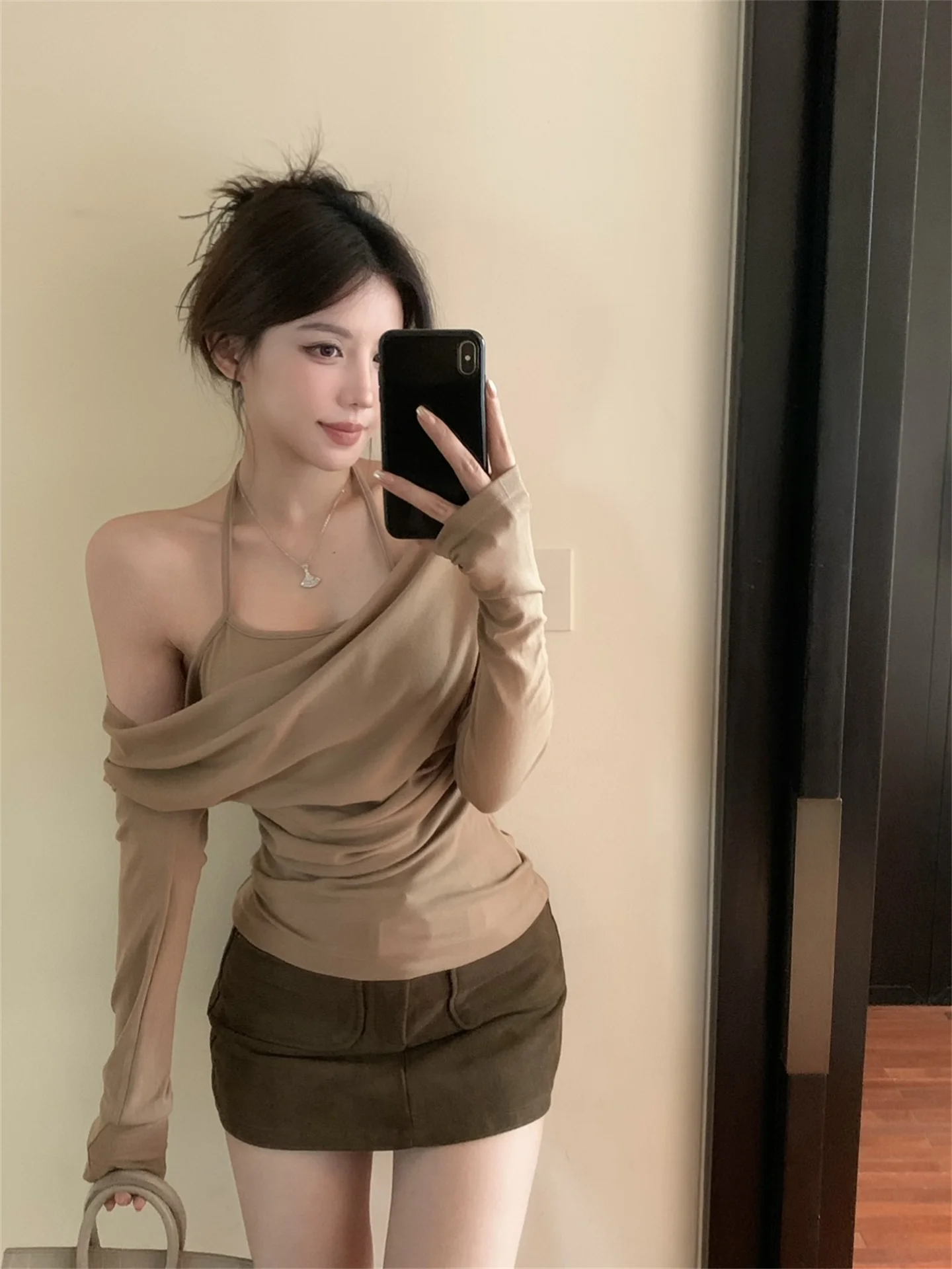 

Spring Women's Slim Fit Long Sleeve T-Shirt Hanging Neck Design Pure Desire Style Base Top Korean Version Commute Style