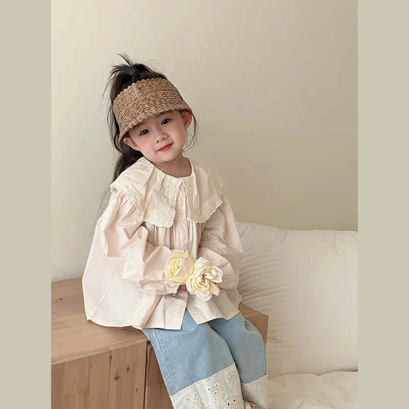 

Blouses Girl Shirt Spring Autumn New Children Sweet Shirt Baby Lace Flower Edge Collar Baby Shirt Tops Turn Down Collar 2024