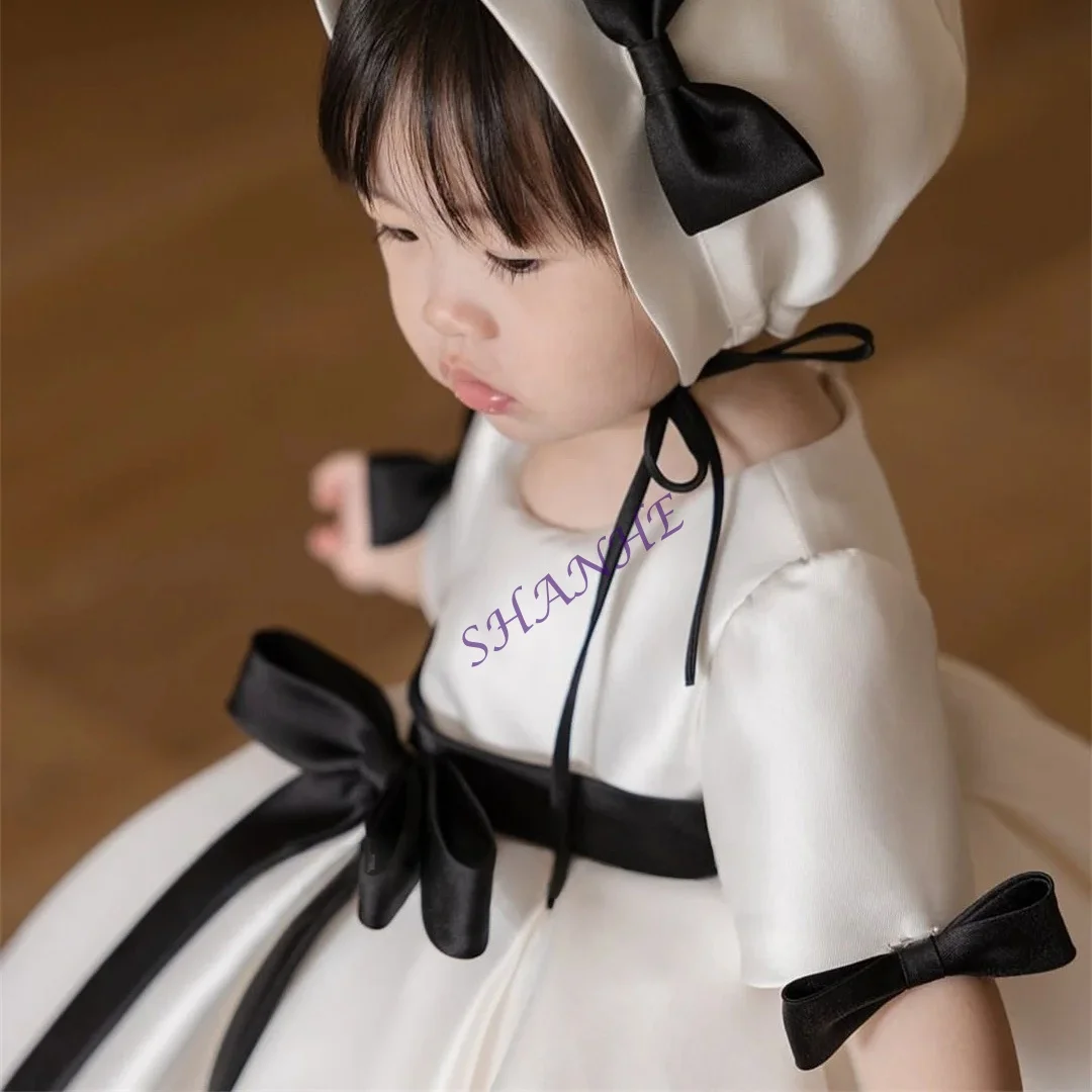 فساتين فتاة الزهور الجميلة المخصصة باللون الأبيض والأسود بفيونكة أنيقة للأميرة من الساتان لحفلات أعياد الميلاد للأطفال والمناولة الأولى