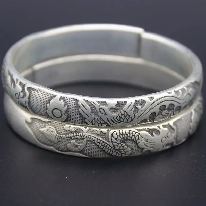A pair of hidden silver bracelets, handmade Miao silver engraved dragon and phoenix solid bracelet, silver jewelry retro and old