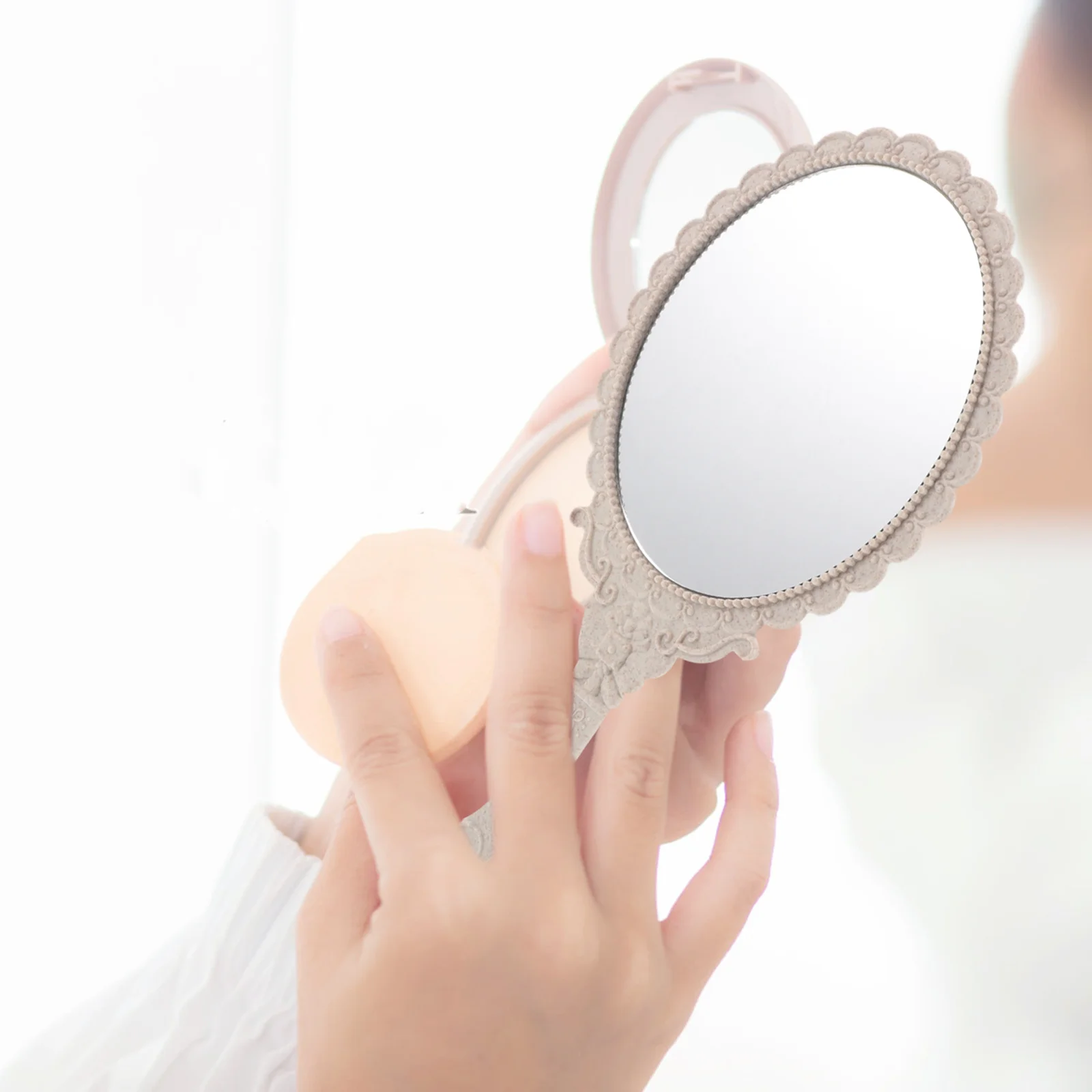 Espejo de mano de 4 Uds., diseño Vintage para aplicación de maquillaje, portátil, ligero, aspecto elegante, encanto Retro, colores versátiles