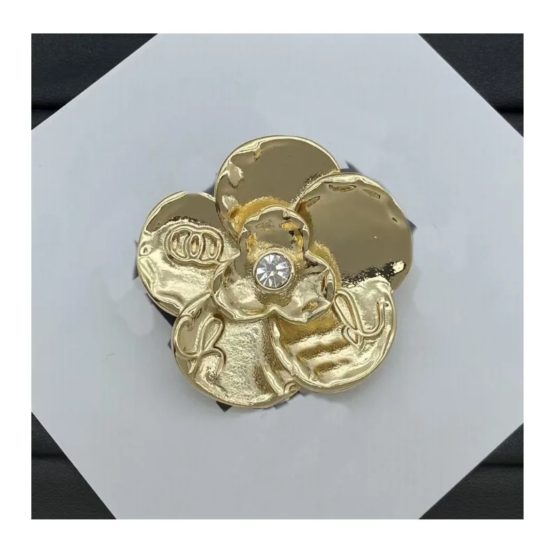 

Small Double Letter Pin Classic Camellia Pearl High Version Brooch Accessories Women