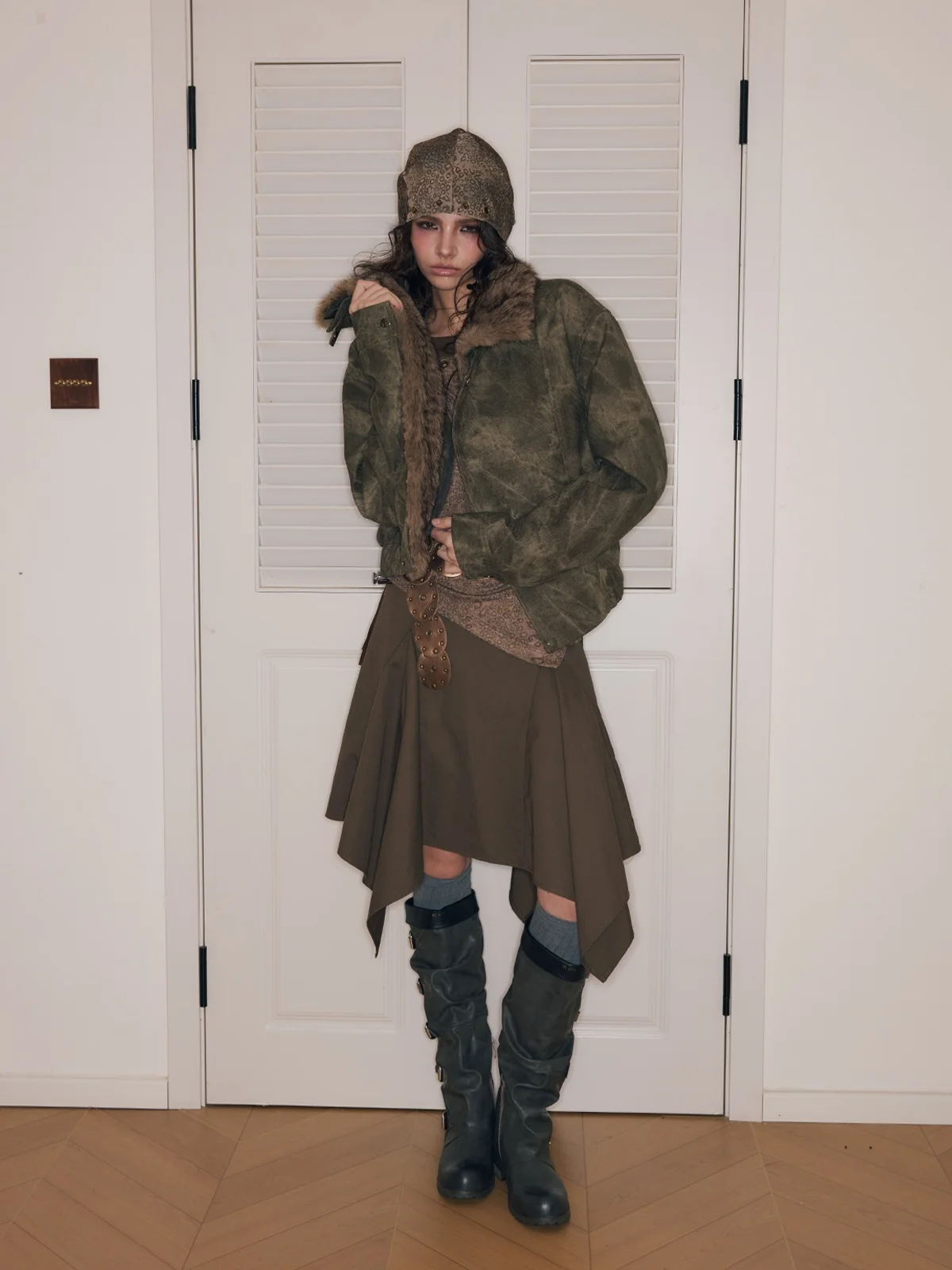 

Женское кожаное пальто Hem Desert в американском ретро-стиле с меховыми вставками и утяжкой на талии, из полиэфирного волокна, с длинными рукавами