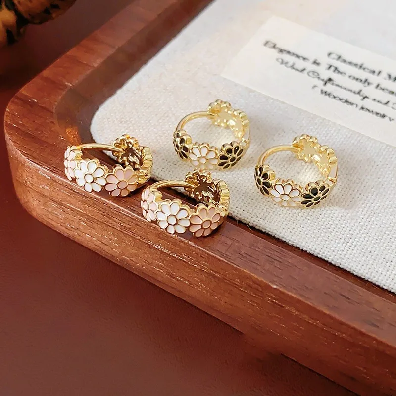 New Women's Earrings Temperament Sweet Dripping Oil Flower Copper Earrings Still Simple Fashion Luxury Party image 2