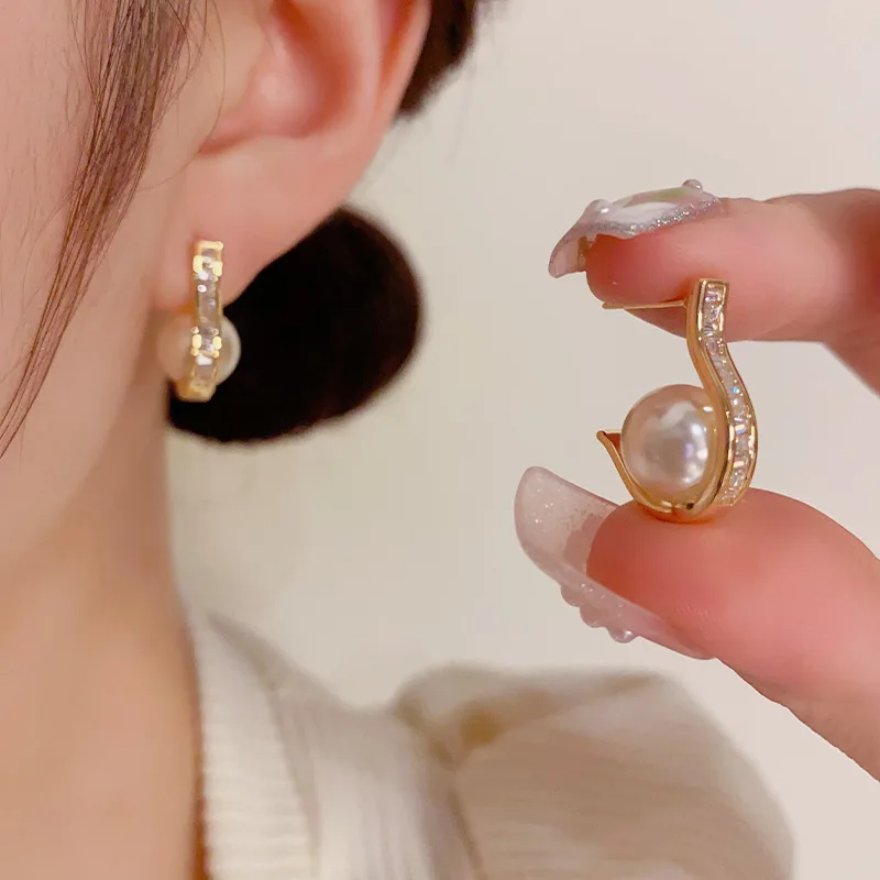 Korean Small Exquisite and Elegant Zircon Pearl Ear Studs Women's s925 Silver Needle Simple and Versatile Fashion Earrings image 2