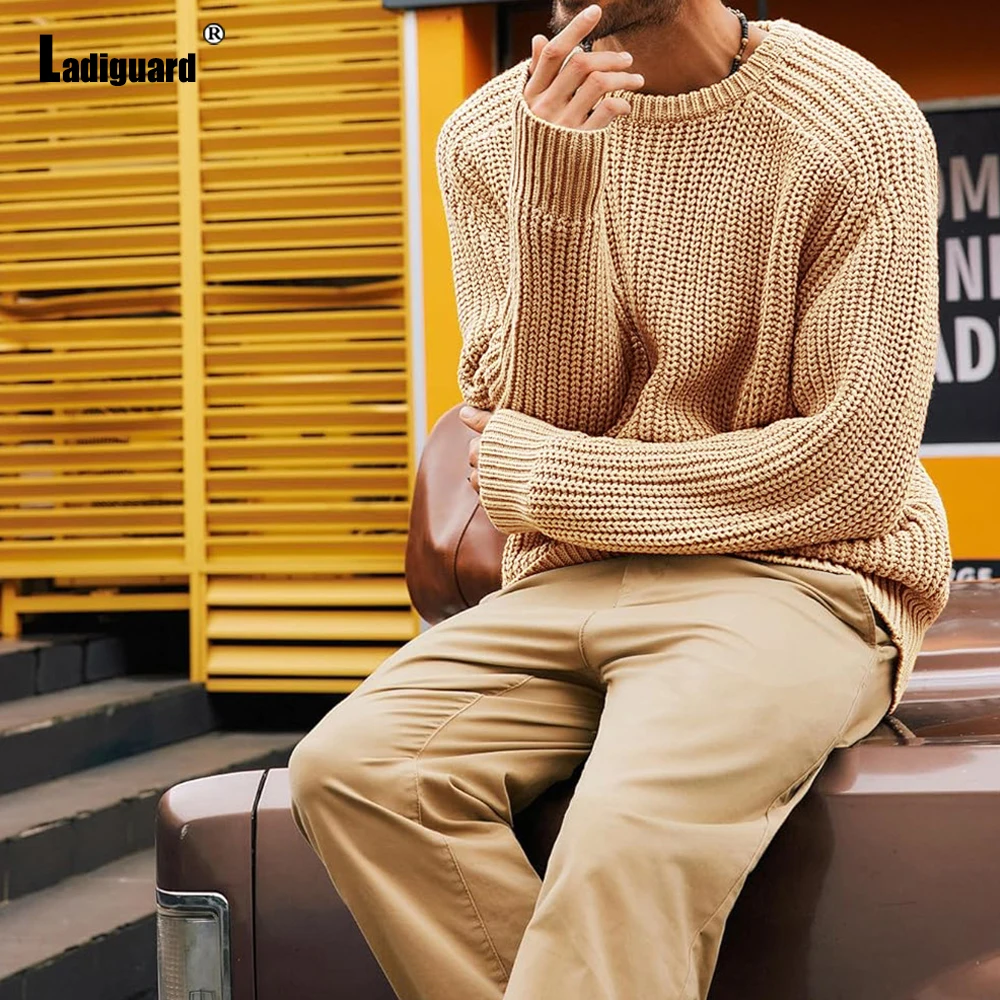 

Мужские повседневные вязаные свитера в европейском стиле, новинка 2023 года, осень, классические базовые джемперы с круглым вырезом, мужские тонкие удобные пуловеры цвета хаки, черный цвет