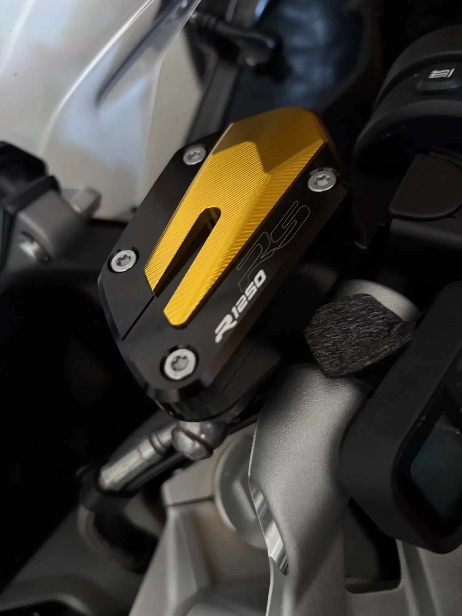 New Sales For R1250RT R1250RS R1250R 2019-2024 2025 Motorcycle Front Brake Clutch Fluid Reservoir Protection Cover Oil Tank Cap